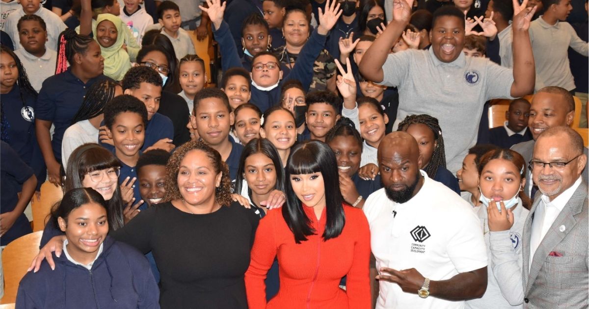 Cardi B Returns To Her Old, Bronx School Surprising Students And Staff ...